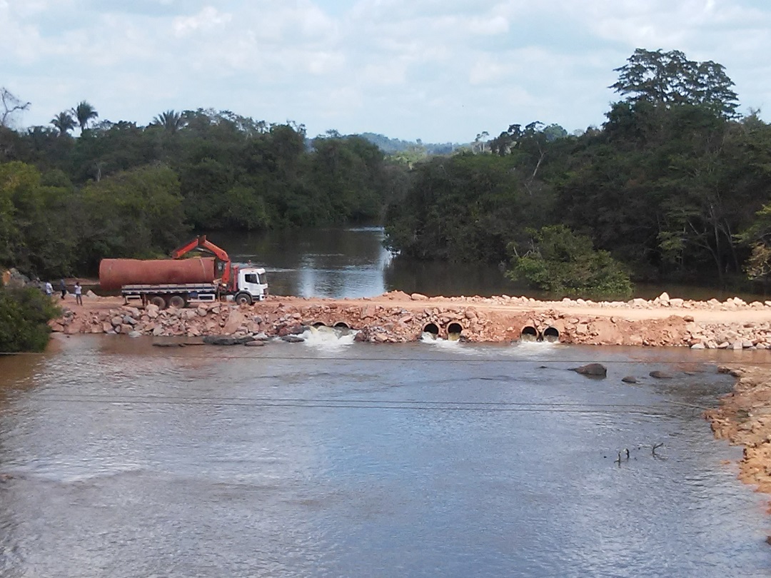 Registro complementar da transposição provisória no Rio Arataú.