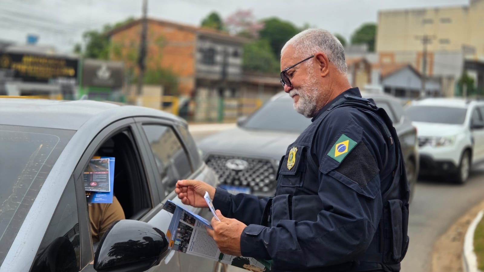 DNIT e PRF realizam ação educativa sobre prevenção às queimadas na BR-230/PA, em Marabá.