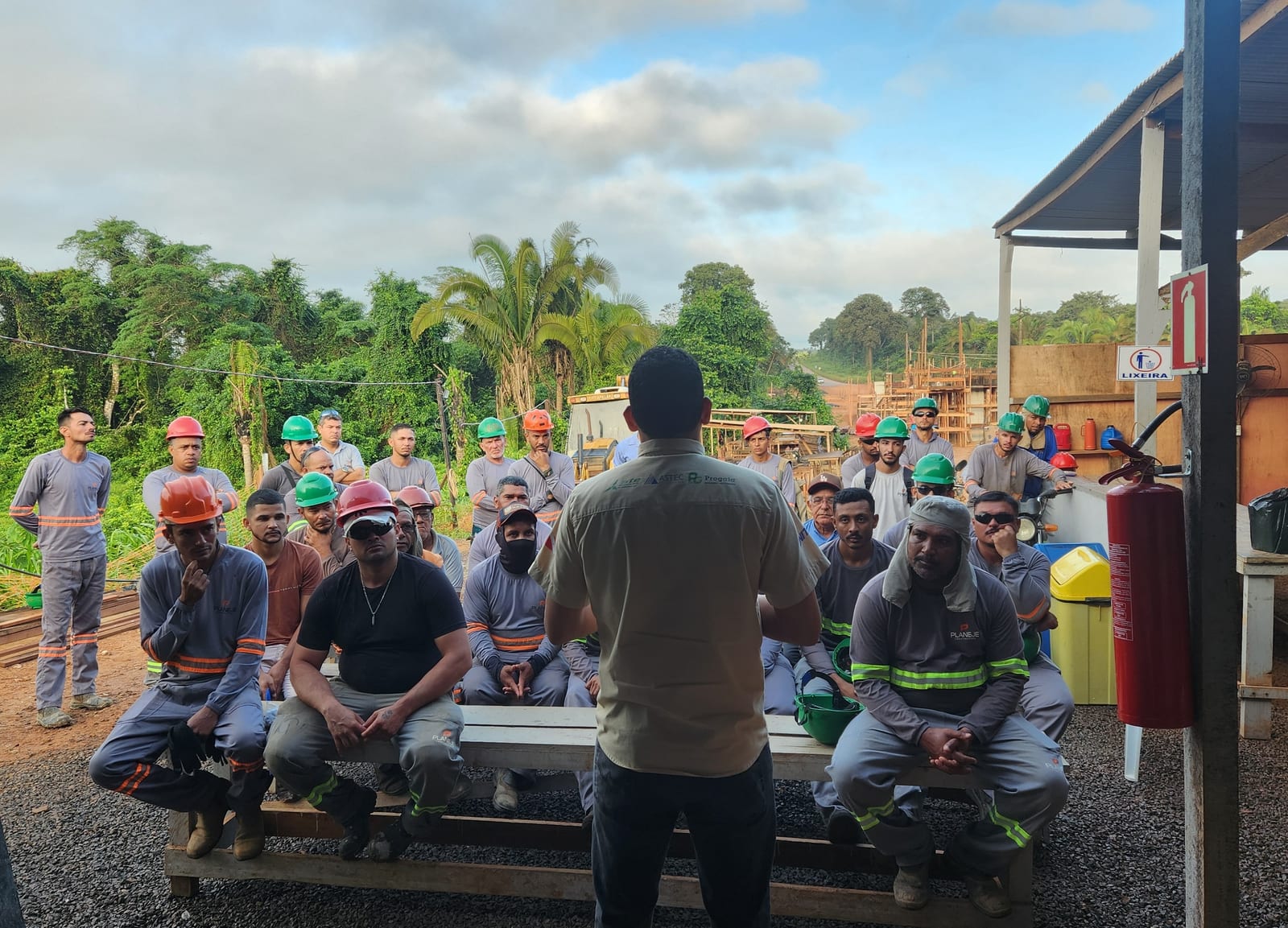Trabalhadores da BR-230/PA recebem treinamento sobre direitos dos povos indígenas